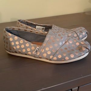 Toms rose good polka dot shoes